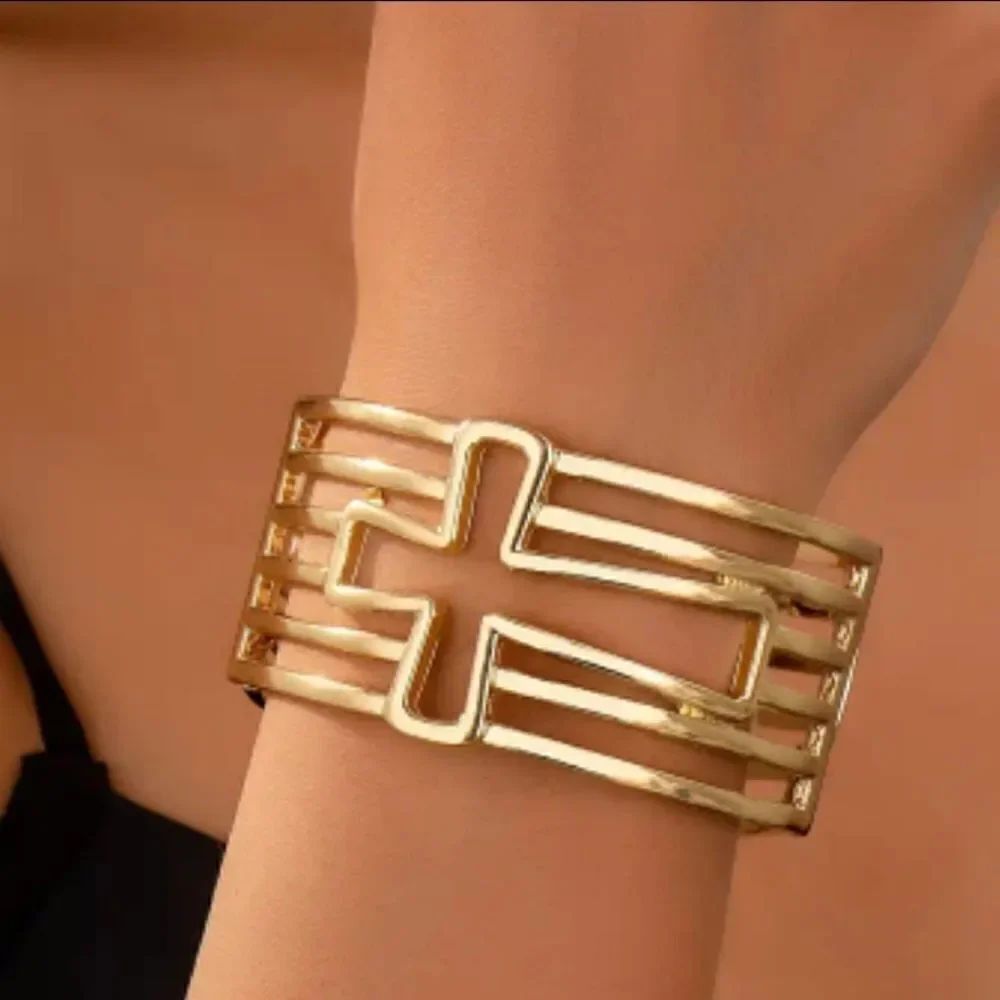 Cross stretch bracelet